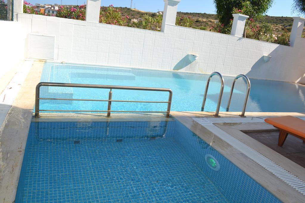 Lapis Port Surf Hotel อาเลอเจอติ ภายนอก รูปภาพ